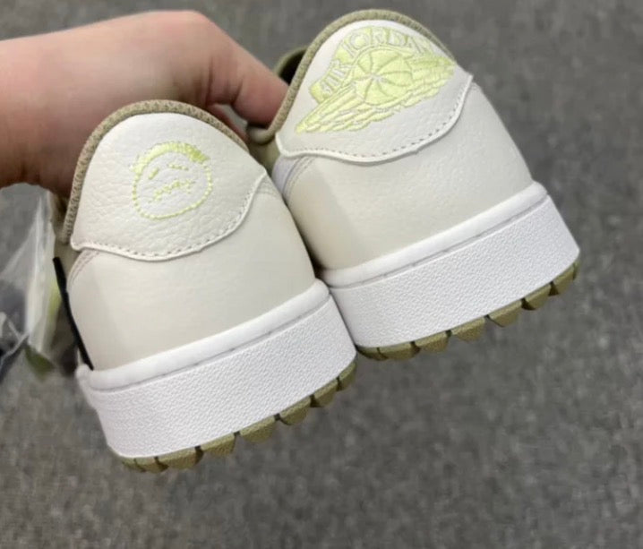 Jordan 1 Retro Low Golf Travis Scott en verde oliva neutro