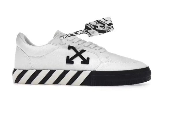 OFF-WHITE Vulcanized Low en lona blanca y negra