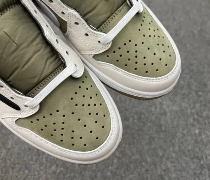 Jordan 1 Retro Low Golf Travis Scott en verde oliva neutro