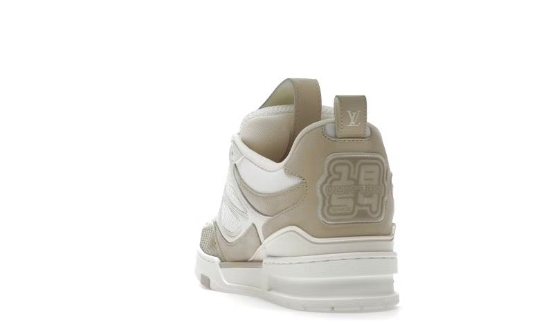 Louis Vuitton LV Skate Sneaker en beige y blanco